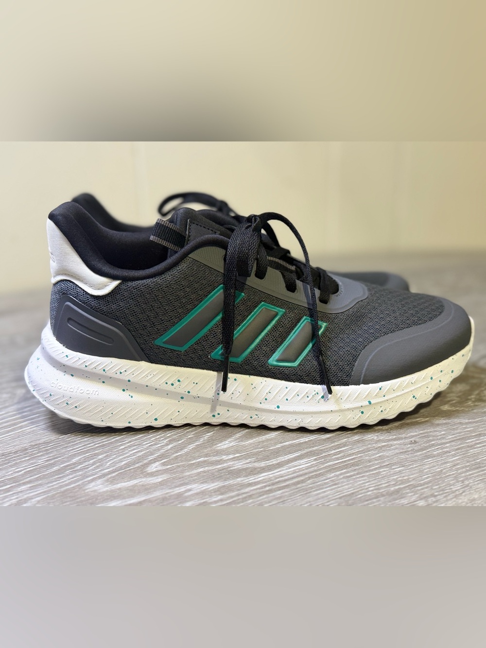 "Adidas Cloudfoam Women's Sneakers Grey Teal Speckled Sole Size 6"